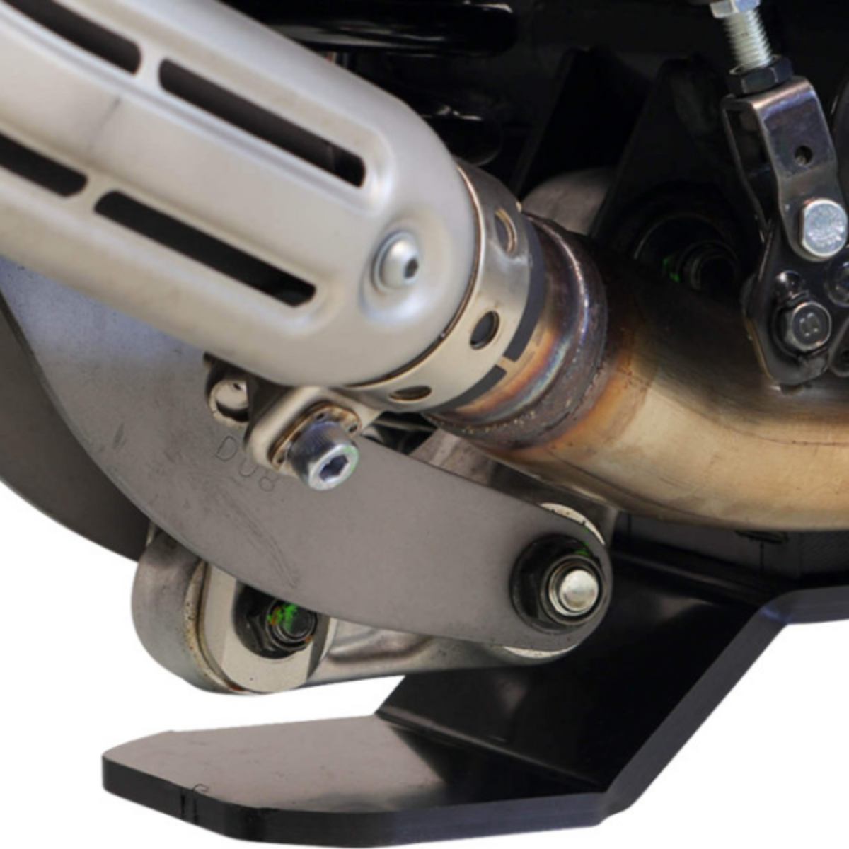 Moose Racing Pro LG 8mm HDPE skid plate with linkage guard installed on a Yamaha Tenere 700.