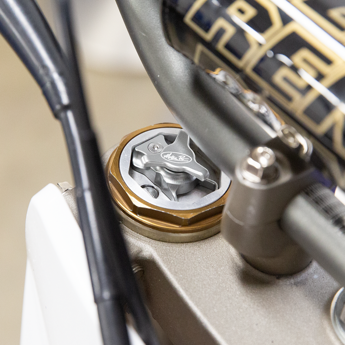 Motion Pro 11-0124 billet aluminum tool-less KYB fork compression adjusters with knurled dials.