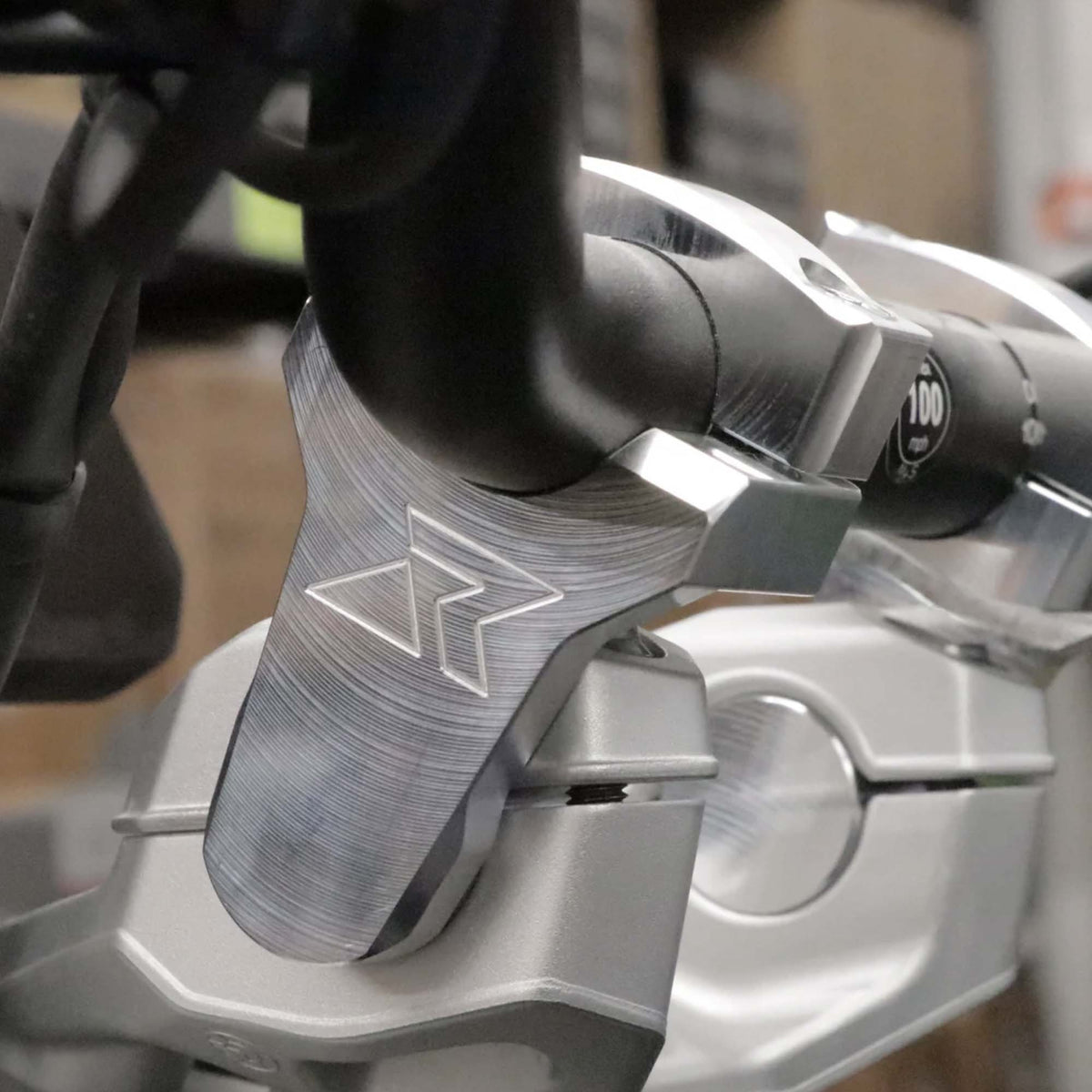 ROX SPEED - 2.4 INCH PIVOTING BAR RISERS - 1 1/4&quot; HANDLEBARS